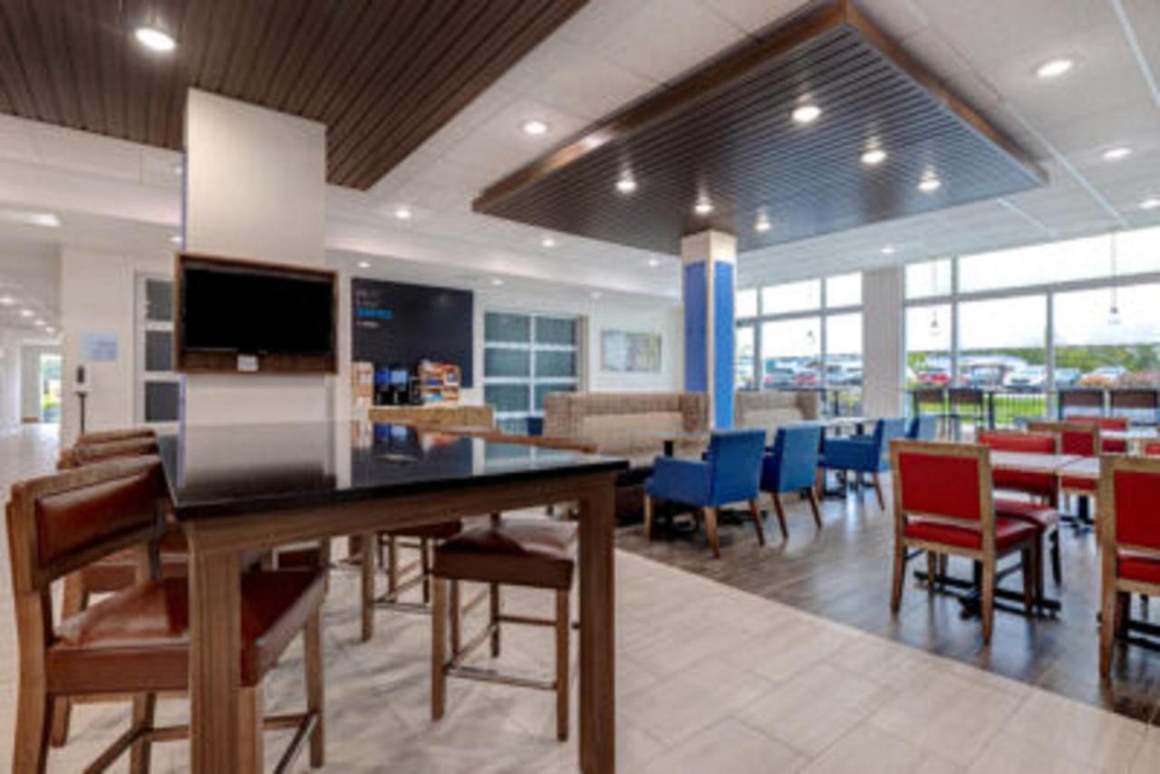 Holiday Inn Express & Suites - Grand Rapids South - Wyoming By Ihg Extérieur photo